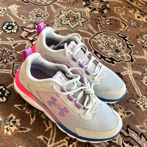 Under Armour Assert Sneaker Y4 NWOT